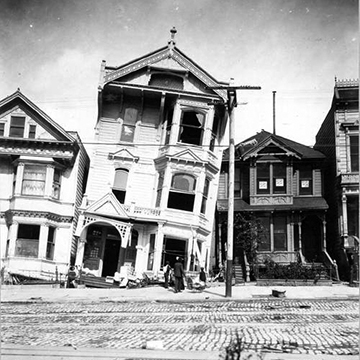 Liqefaction cause the tilting of this home during 1906 San Francisco earthquake