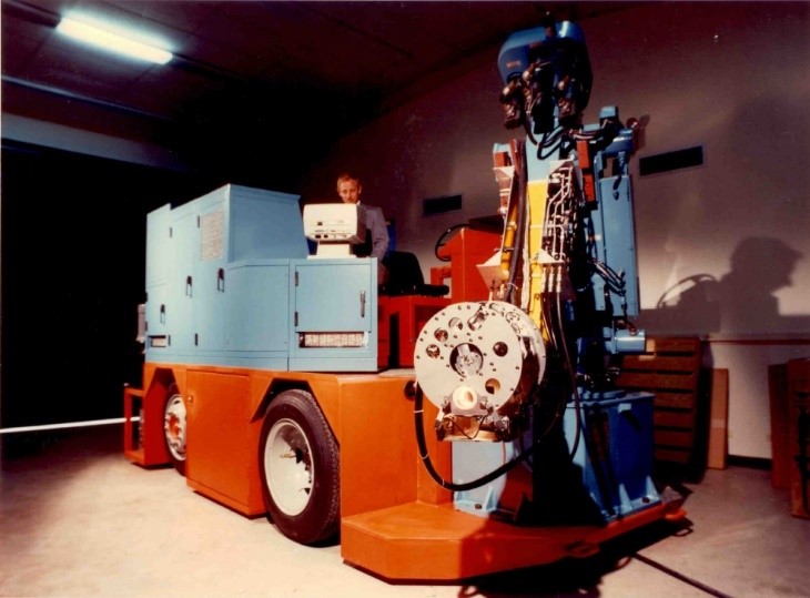 Cincinnati Milacron with mobile manipulator