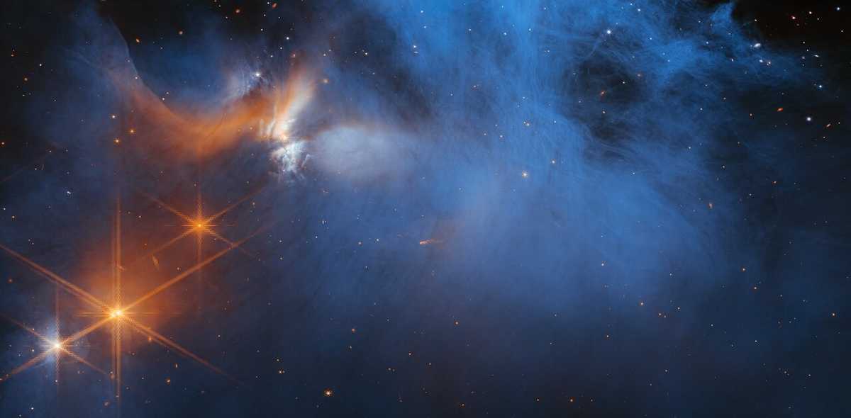 Telescope view of ices in interstellar clouds
