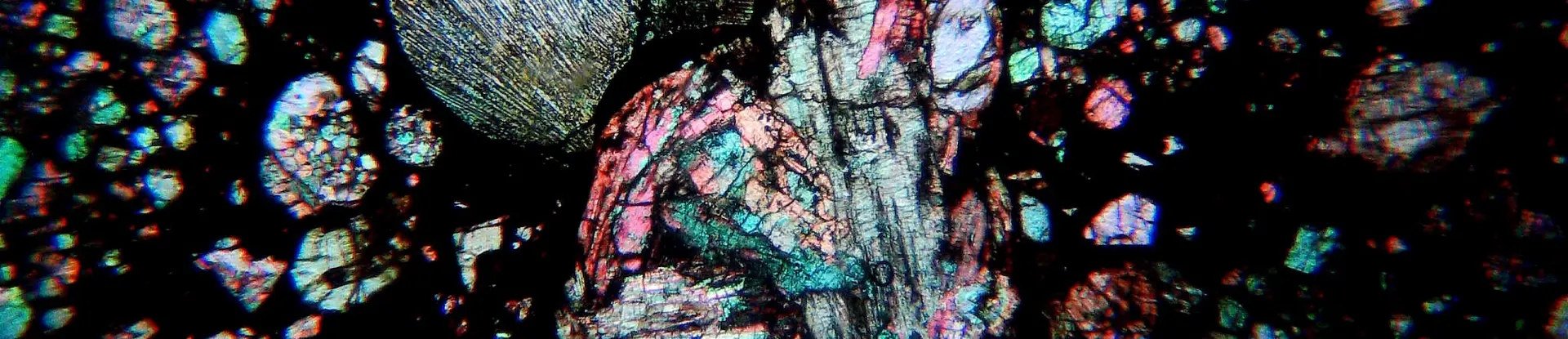 Close up of chondrules in a polarized light micrograph