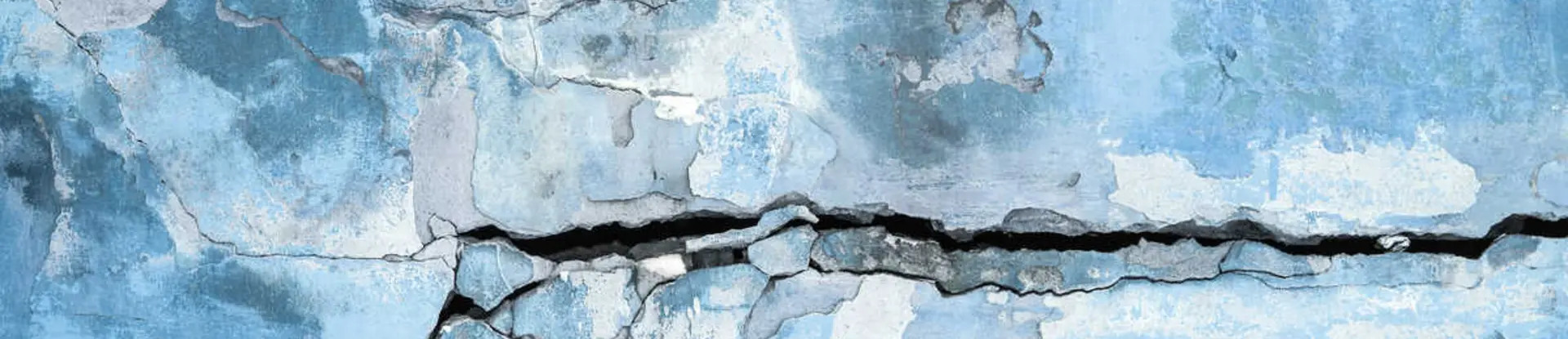 Peeling plastered wall with cracks