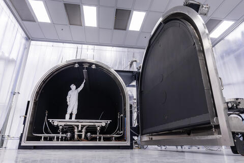 Open door to SwRI’s new thermal vacuum chamber