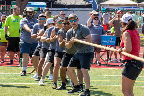 SwRI employees competing in tug of war