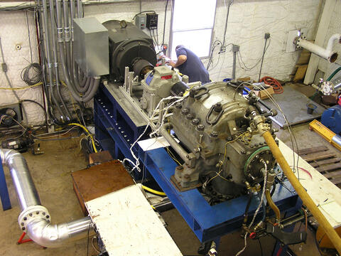 test loop for evaluating compressor performance under wet gas conditions