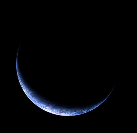 Image of the Earth by the OSIRIS camera 