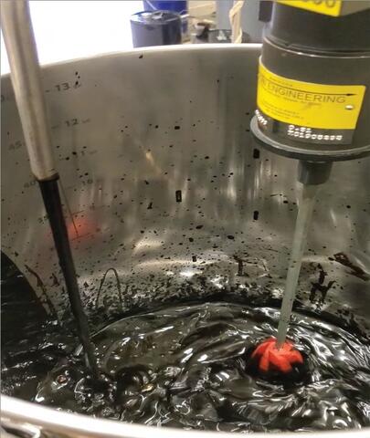 Heavy crude mixing feed vessel