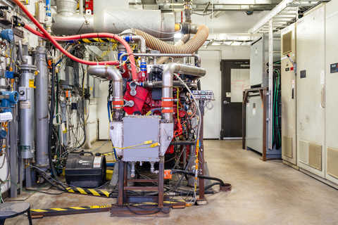 this heavy-duty engine running on hydrogen in test cell