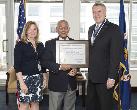  Dr. David McComas with NASA’s Exceptional Public Service Medal.