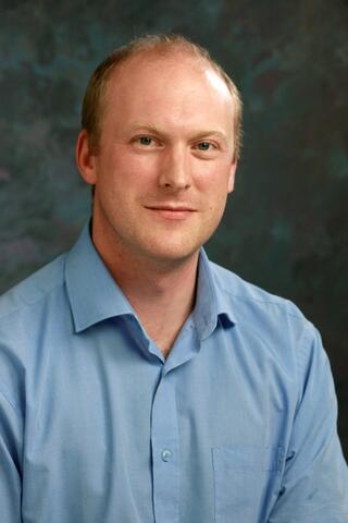 Professional portrait of Peter Lee