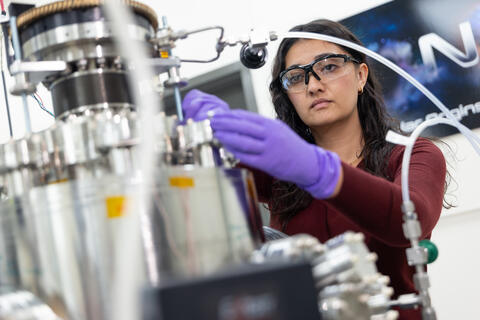 Dr. Danna Qasim working in the NOUR laboratory 