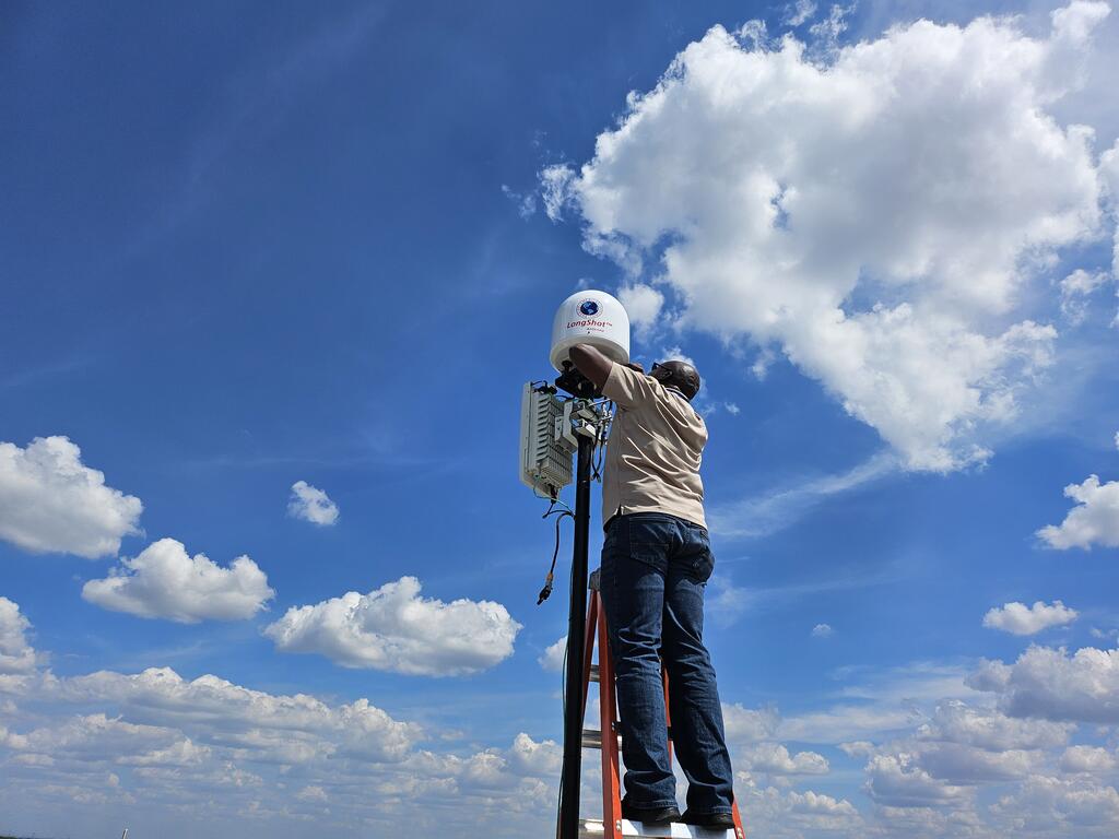 SwRI staff working on cell for 5G