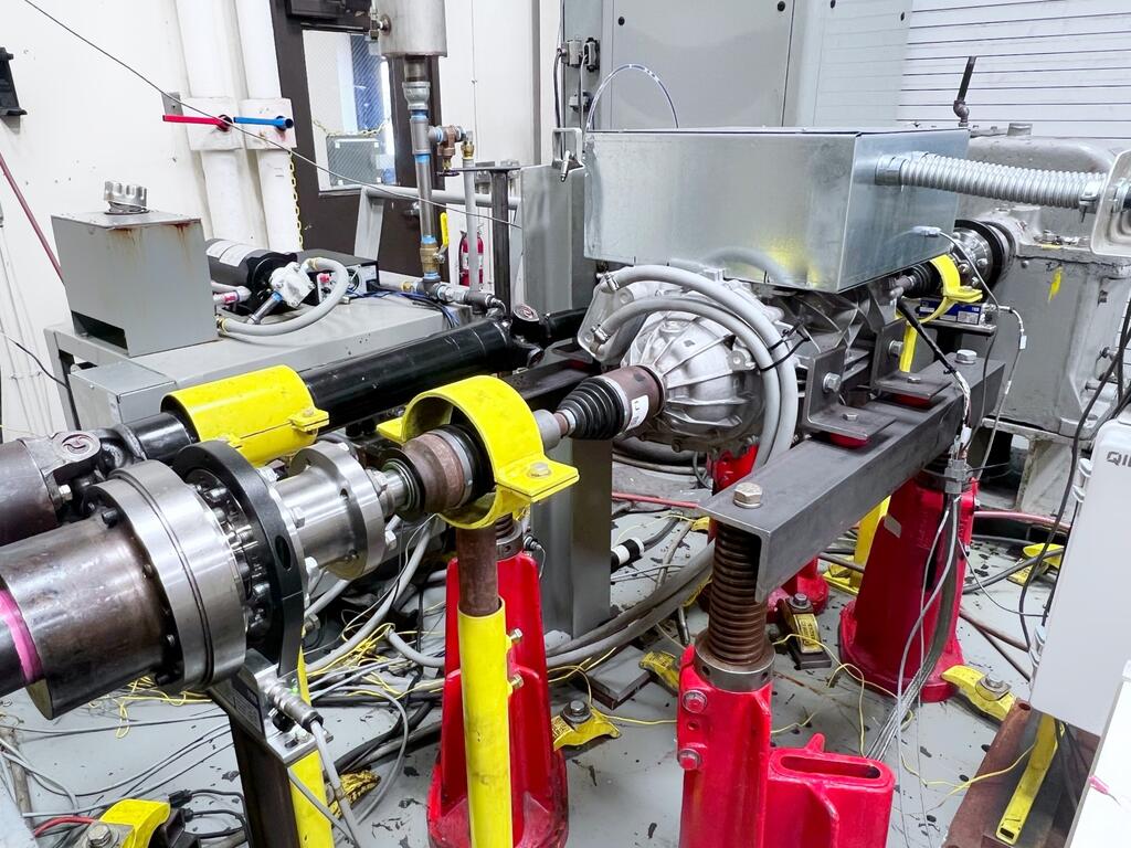 Image of testing E-axle in SwRI driveline testing lab