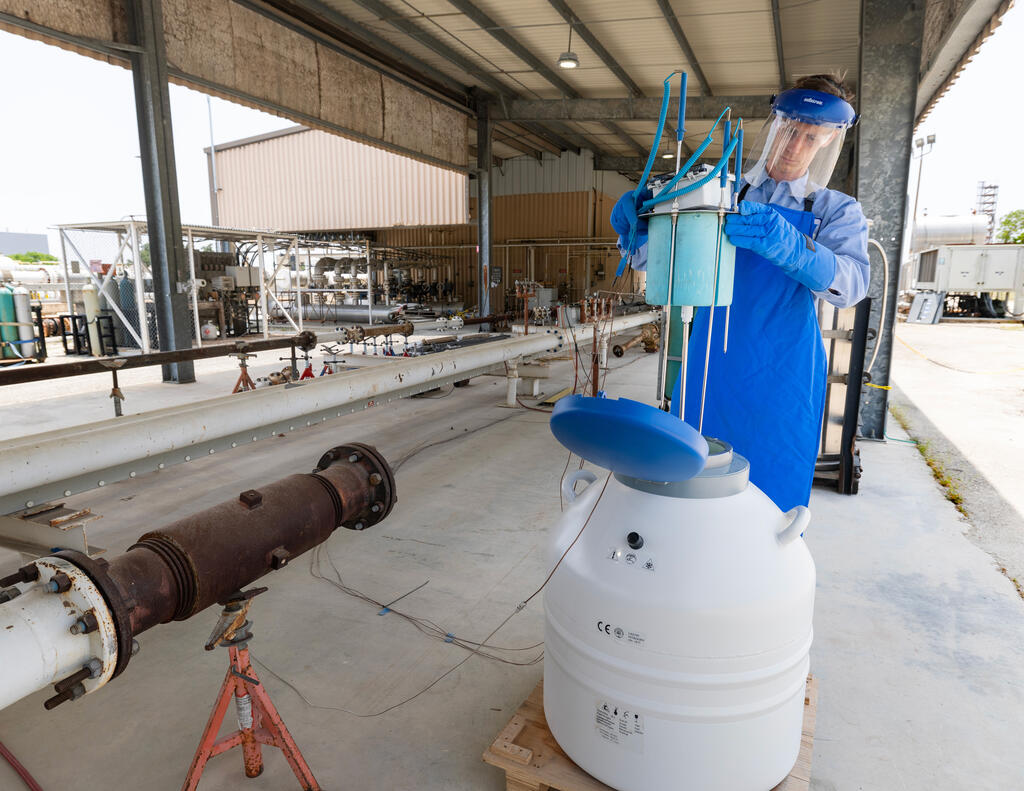 SwRI staff checking hydrogen bubbling