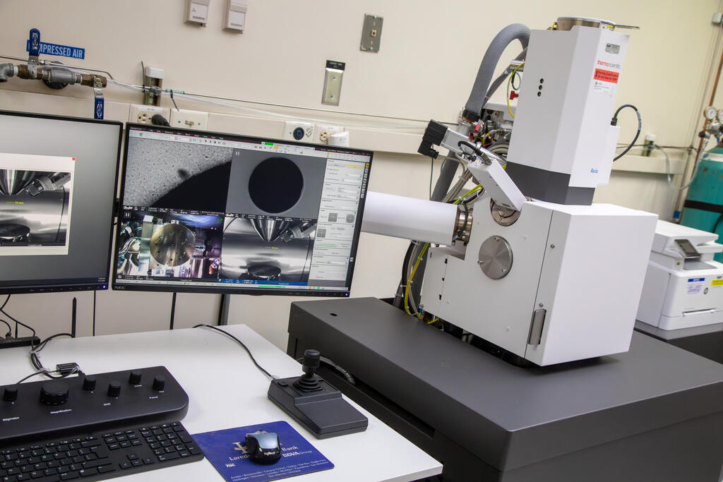 Wide view of energy dispersive x-ray spectroscropy in SwRI lab