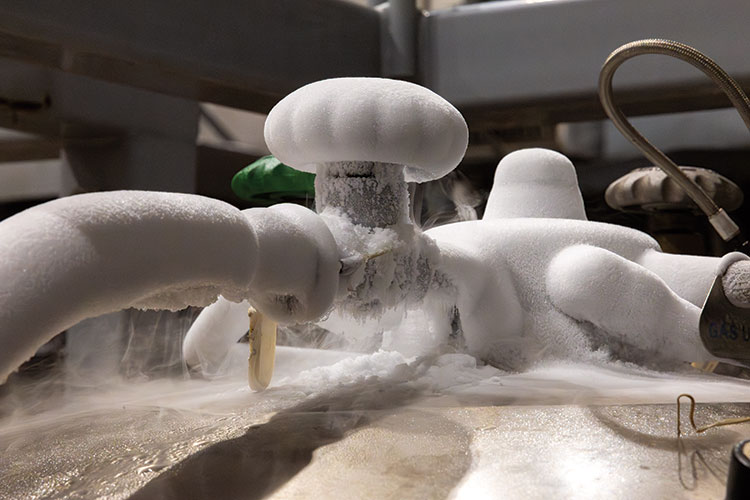 A photo of the SSSV facility and the test chamber being cooled with liquid nitrogen.